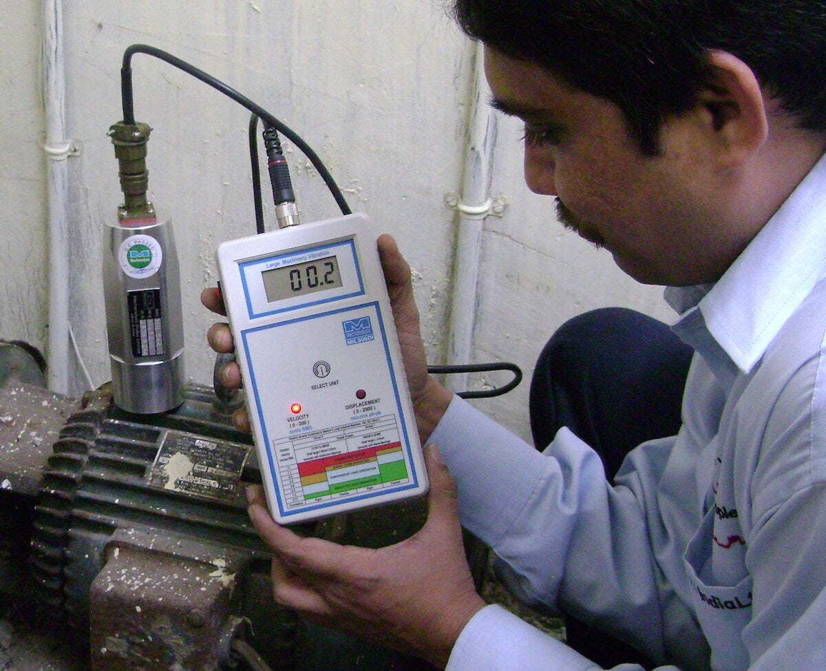 IRD306DI Digital Vibration Meter