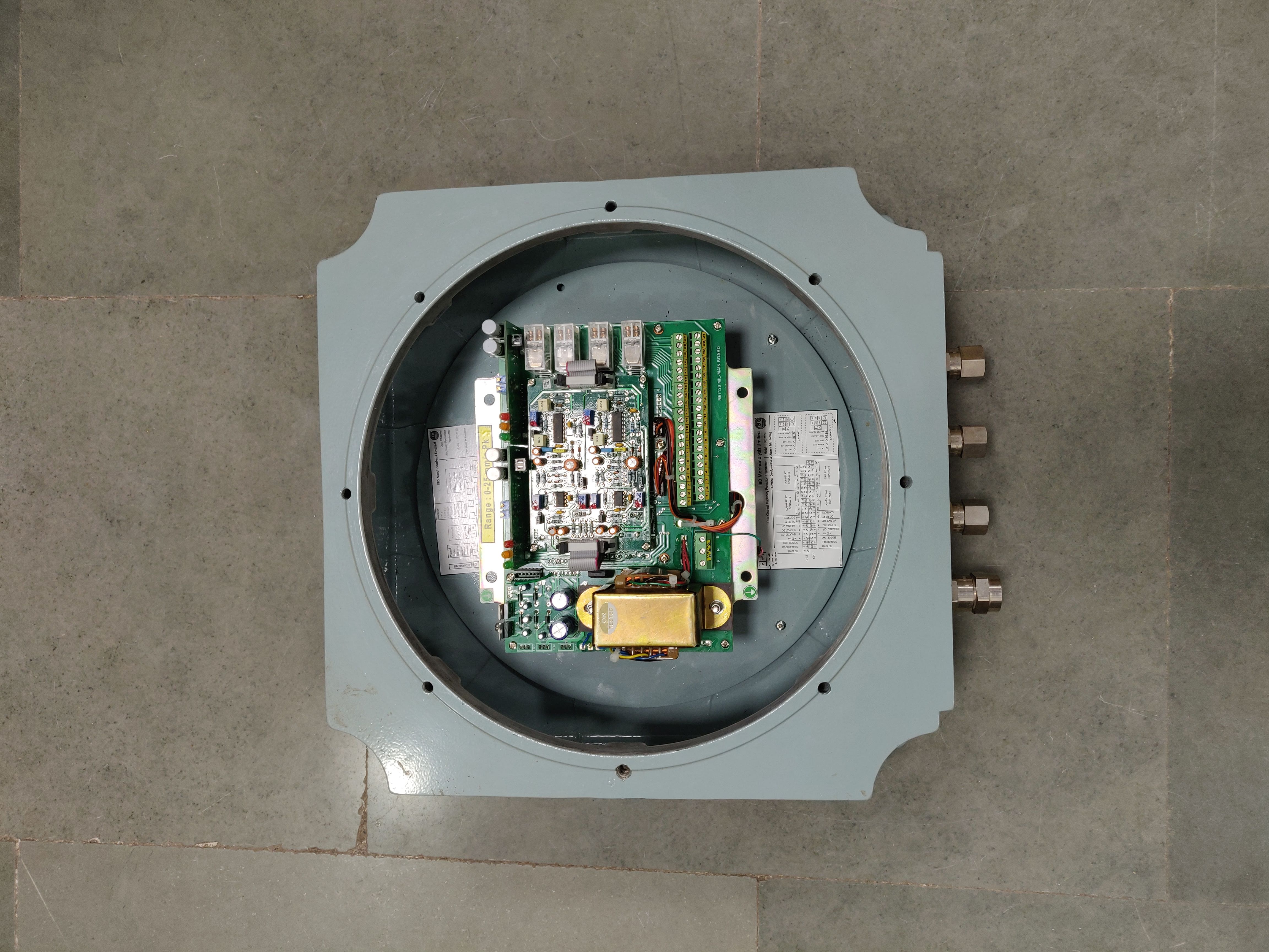 IRD7100, Dual Channel, Inductive velocity input, 0-25 mm/s Pk range, Flame-Proof Enclosure IP65, EX-d, Zone I and II, II B T6, Blind, 110 VAC IRD7100, Dual Channel, Inductive velocity input, 0-25 mm/s Pk range, Flame-Proof Enclosure IP65, EX-d, Zone I and II, II B T6, Blind, 110 VAC